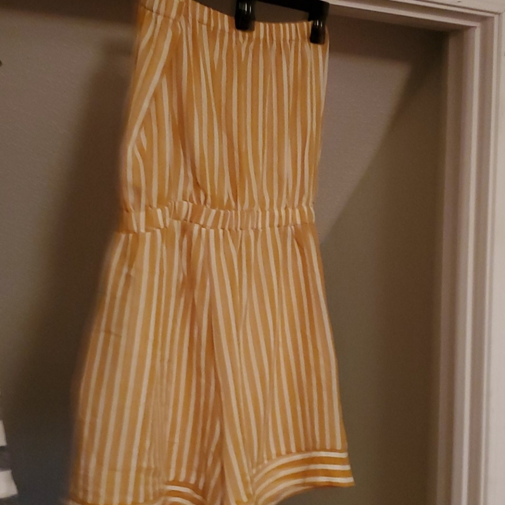 Romper with pockets and belt loops but no belt